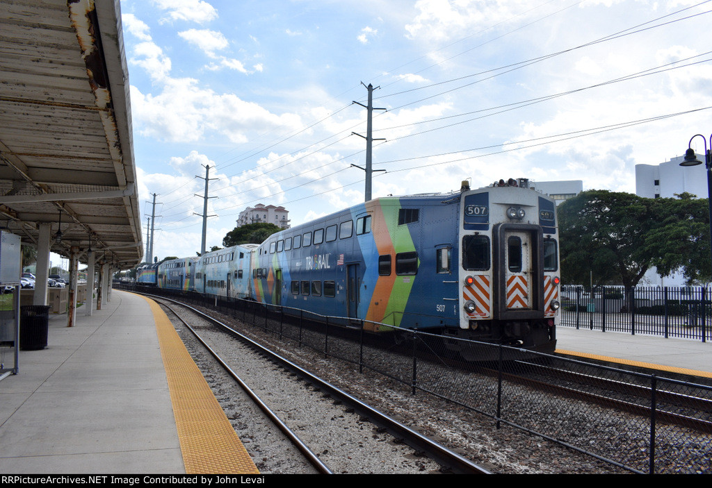 Tri-Rail Train # P679 heading toward the next stop of Lake Worth 